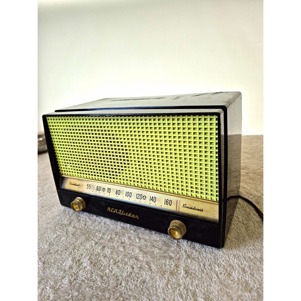 Vintage RCA Model 4-X-643 AM Tube Radio Mid Century Powers On Parts Repair